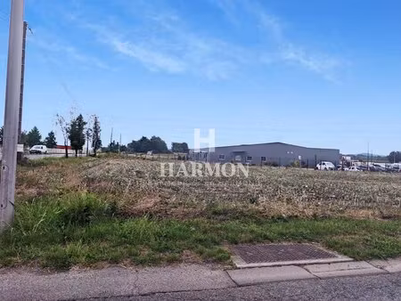terrain constructible de 3414 m² à os-marsillon
