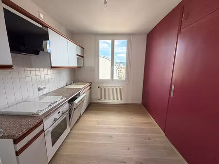 t2 bis cosy  entièrement rénové avec balcon et vue dégagée ? salins / poncillon