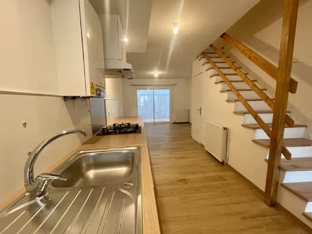 t4 triplex - muret estantens