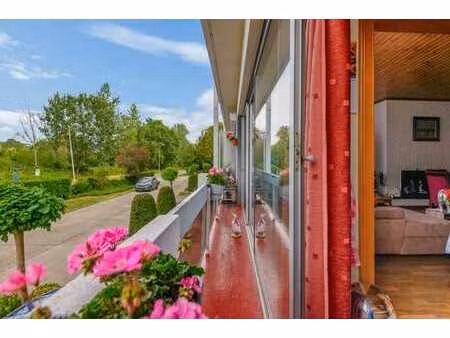 charmant appartement deux chambres avec balcon