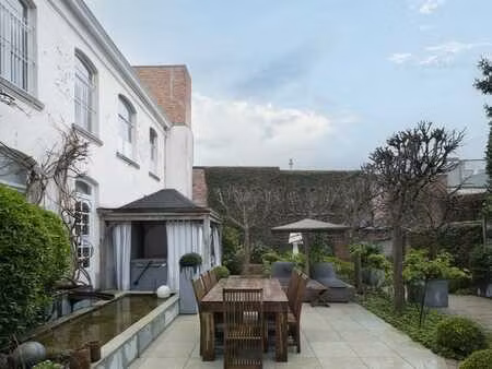 immeuble commercial exclusif avec habitation