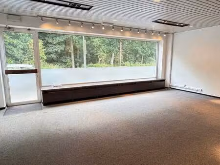 bel espace commercial et/ou bureau +/- 75m² + terr. + jardin