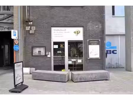 commercieel handelspand op toplocatie in centrum harelbeke