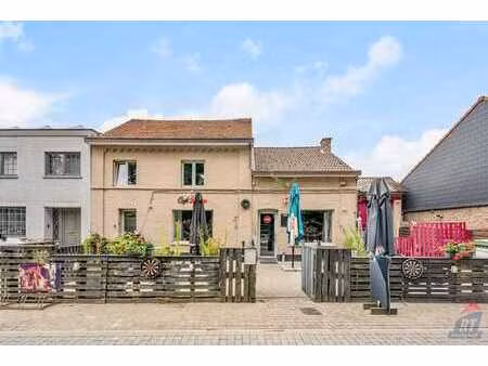 handelshuis met dorpscafé en woongelegenheid vlakbij het ...