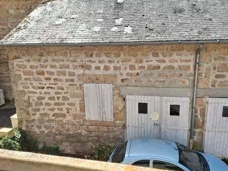 bel immeuble en pierre taillé