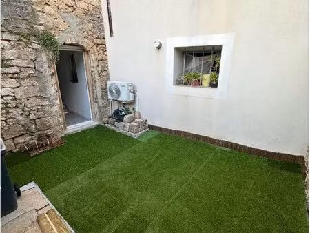 appartement t2 rénové avec cours