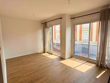 à louer – appartement studio rénové – 2e étage 25 m²