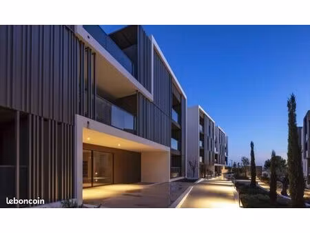 location t2 42 m² avec terrasse sud et piscine et parking