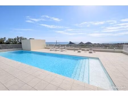 magnifique t2 meublé avec terrasse-piscine-parking