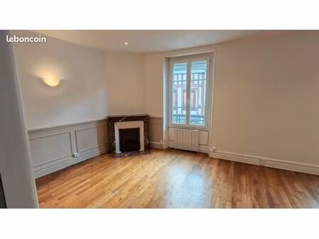t4 de 78 m² avec garage – centre-ville de gien – 749 cc