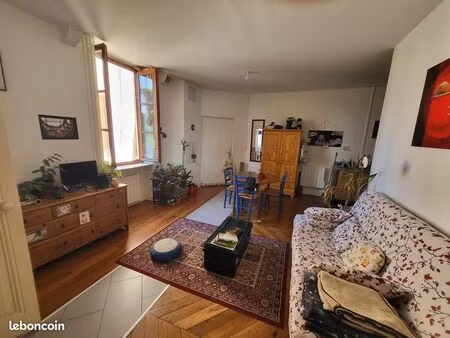 loue t3 dans propriété avec parc