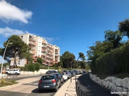 t2 standing – 100 m plage de nauzan – balcon 9 m² – parking – location meublée - fibre