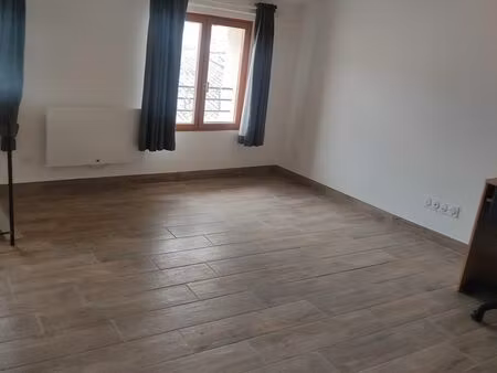 location maison village