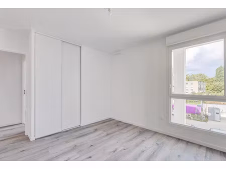 location appartement 4 pièces 75 m² à ris-orangis (91130)  1 181 €
