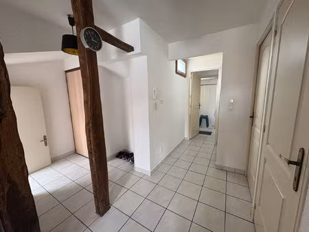 appartement t2 lumineux proche iut immeuble calme