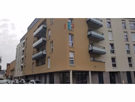local aménagé neuf avec wc pmr  place de parking  centre vil