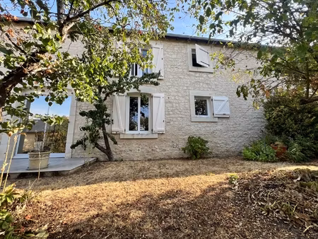 maison de caractère rénovée – 182 m² – studio indépendant 31m² – garage de 117 m² – terrai
