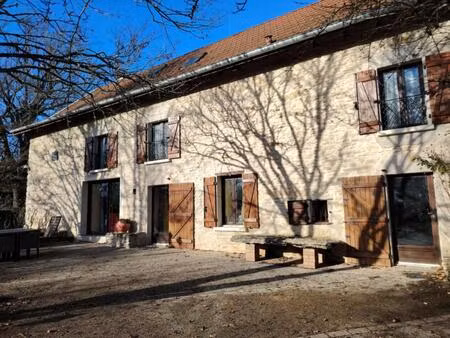 propriete en pierres sur 14770m2 de terrain