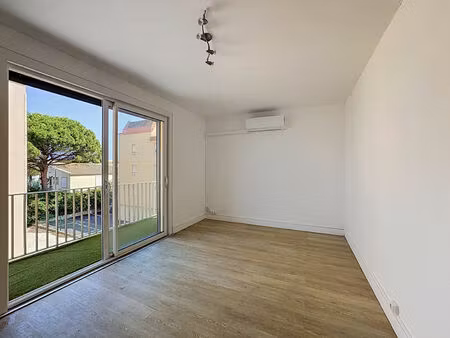 coup de coeur à narbonne-plage : appartement t3 de 57 m2 lumineux avec balcon et parking