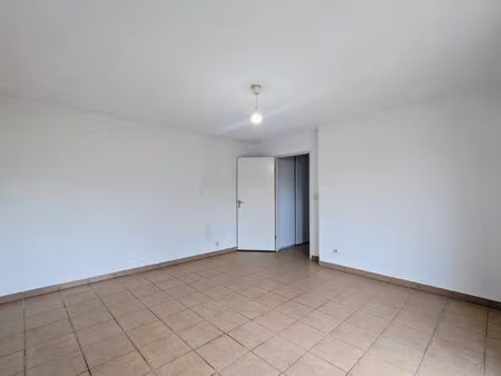 a vendre - appartement t2 + pk sous-sol - croix benite