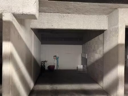 à vendre – place de parking boxable – marseille 9e