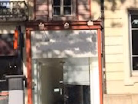 local commercial lyon 6