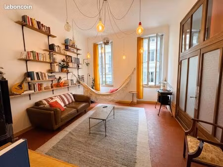 un appartement au calme et son bout de terrasse  au cœur de l'opéra