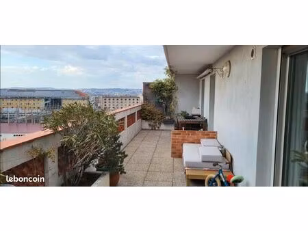 t4 dernier étage avec terrasse 27 m²  vue dégagée et box - marseille 4ème (rue bénédit / l