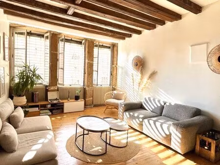 duplex de charme avec poutres apparentes en plein cœur du vieux lyon  quartier saint-georg