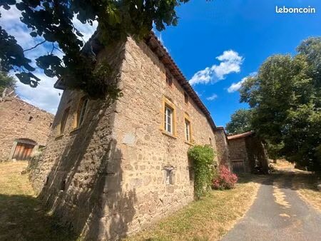 vends maison avec grand terrain
