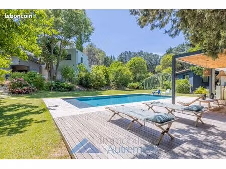 propriété 8 pièces 300 m²