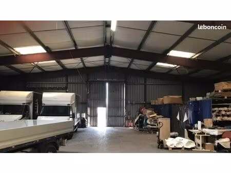 local d'activite 700 m² marignane
