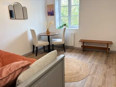 studio meublé  tout compris (électricité et internet) cadre privilégié à 10 minutes de lyo