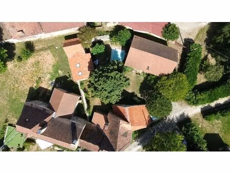 propriété de caractère avec 4 habitations  piscine et activité de gîtes – à proximité de..