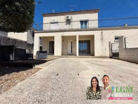 t5 en rez-de-jardin  4 chambres  220m2 de jardin  2 places de parking