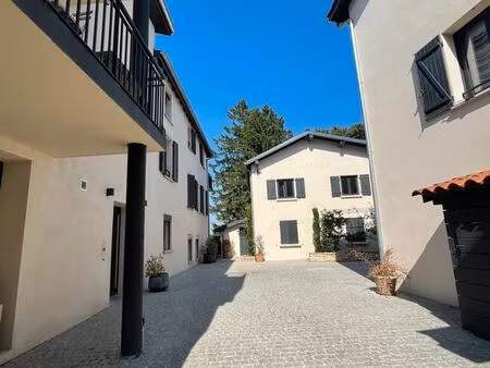t3 en plein centre de saint-didier-au-mont-d'or – terrasse – refait à neuf – 1ère location