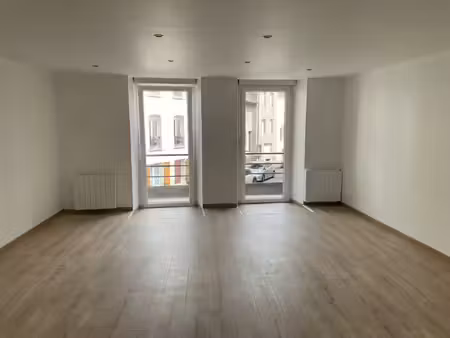 location appartement 3 pièces 75 m² à saint-hippolyte (25190)