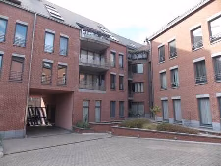 appartement rez-de-chaussée 2ch avec terrasse & parking int