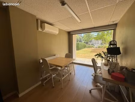 bureaux 61 m²