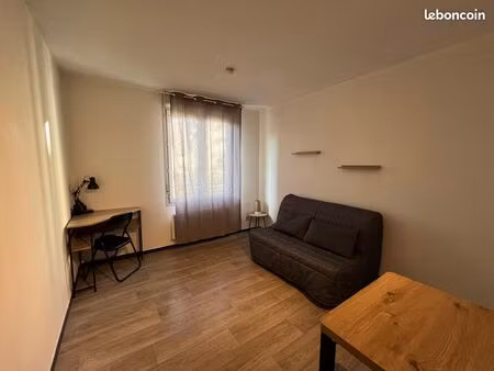 studio meublé 19 m² - fontaine  pied du tram a - 465 cc  sans frais d'agence