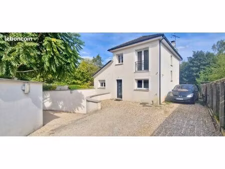 maison avec sous-sol total de 80m2
