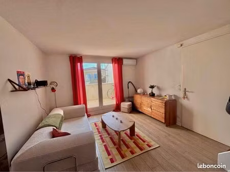 à louer – t2 duplex meublé avec terrasse – pérols centre en bail mobilité 9/10mois