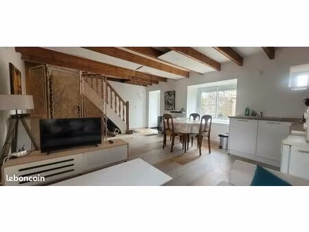 maison de ville à louer à l'année