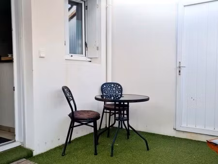 grand studio maison de ville meubleé 30 m avec terrasse proche centre ville