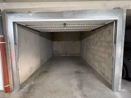 loue garage ferme
