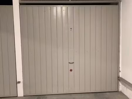parking/box 13 m² cannes