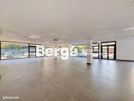 local commercial 218 m²