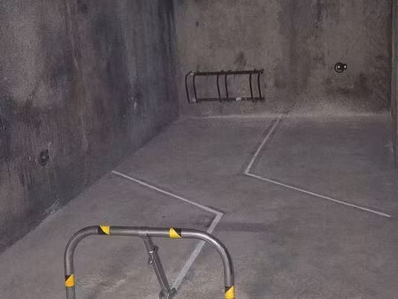 lot de 2 places de parking sécurisées – paris 10e – canal saint-martin / hôpital saint-lou