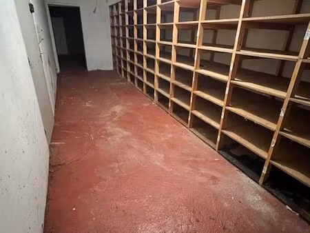cave / local de stockage