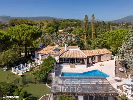 villa 10 pièces 371 m²
